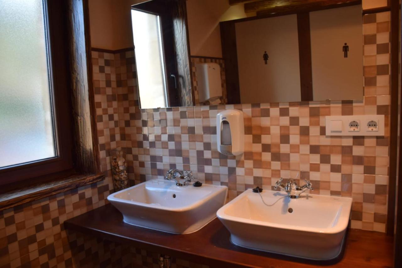 O Cabanel Albergue-Bar Villastose Dış mekan fotoğraf